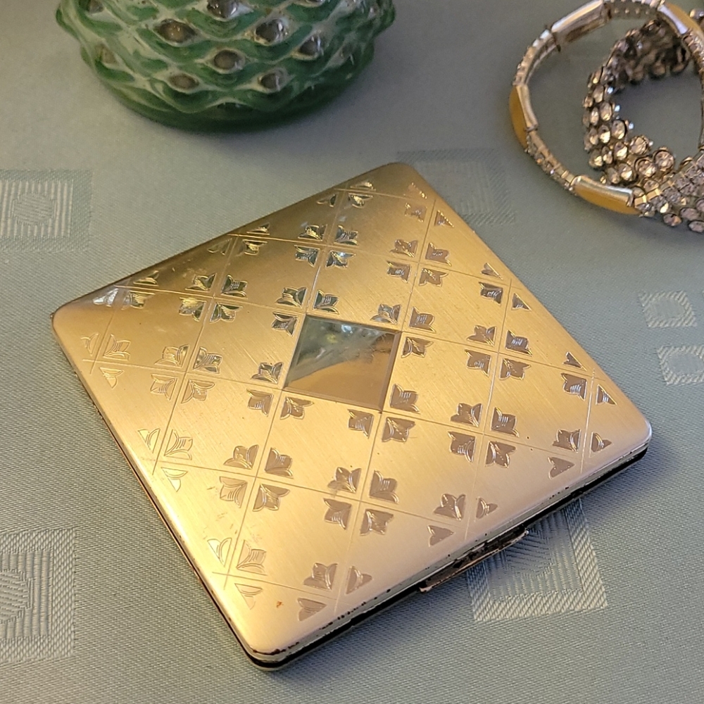 Vntg Elgin American Goldtone Textured Compact